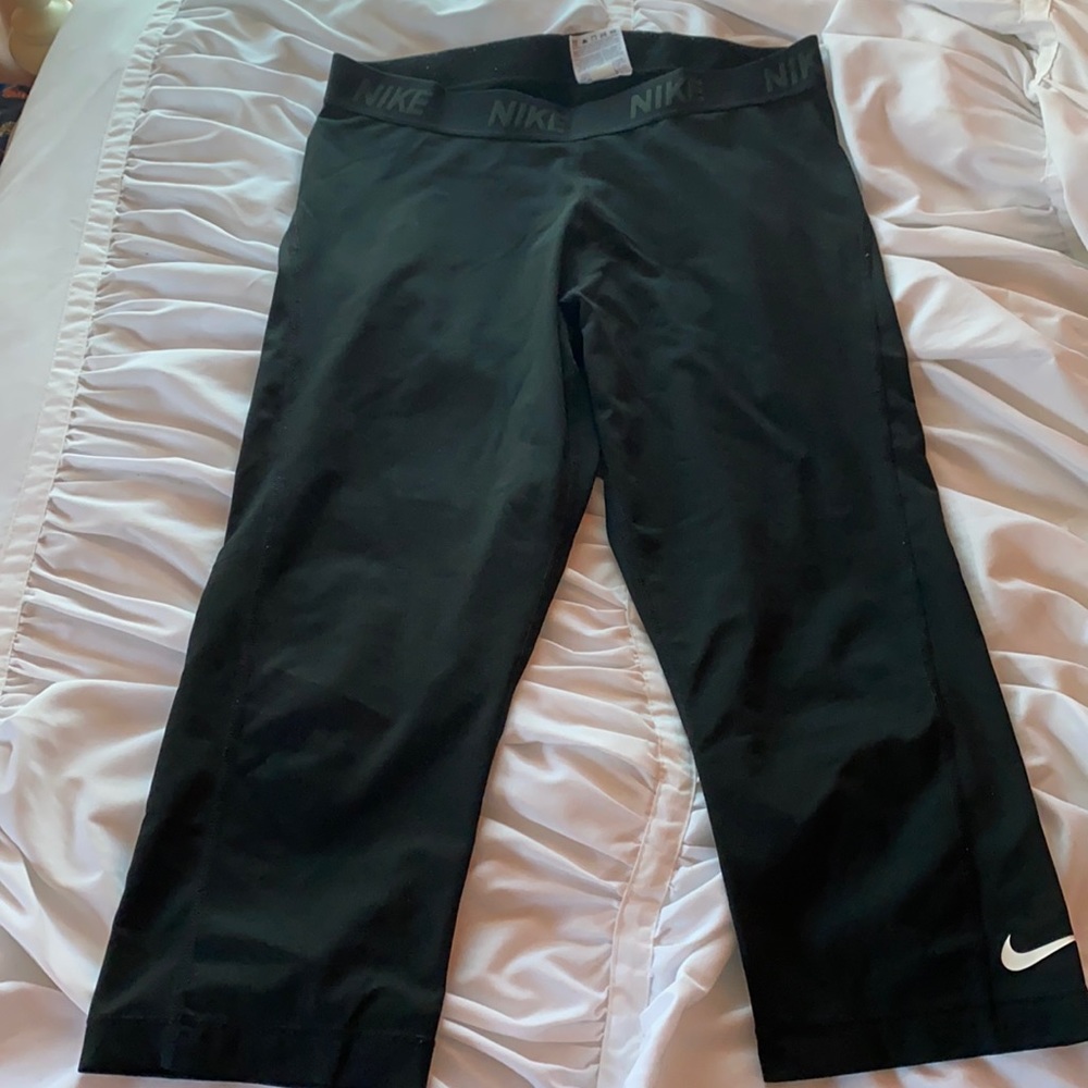 Nike Size XL Capri Black Leggings